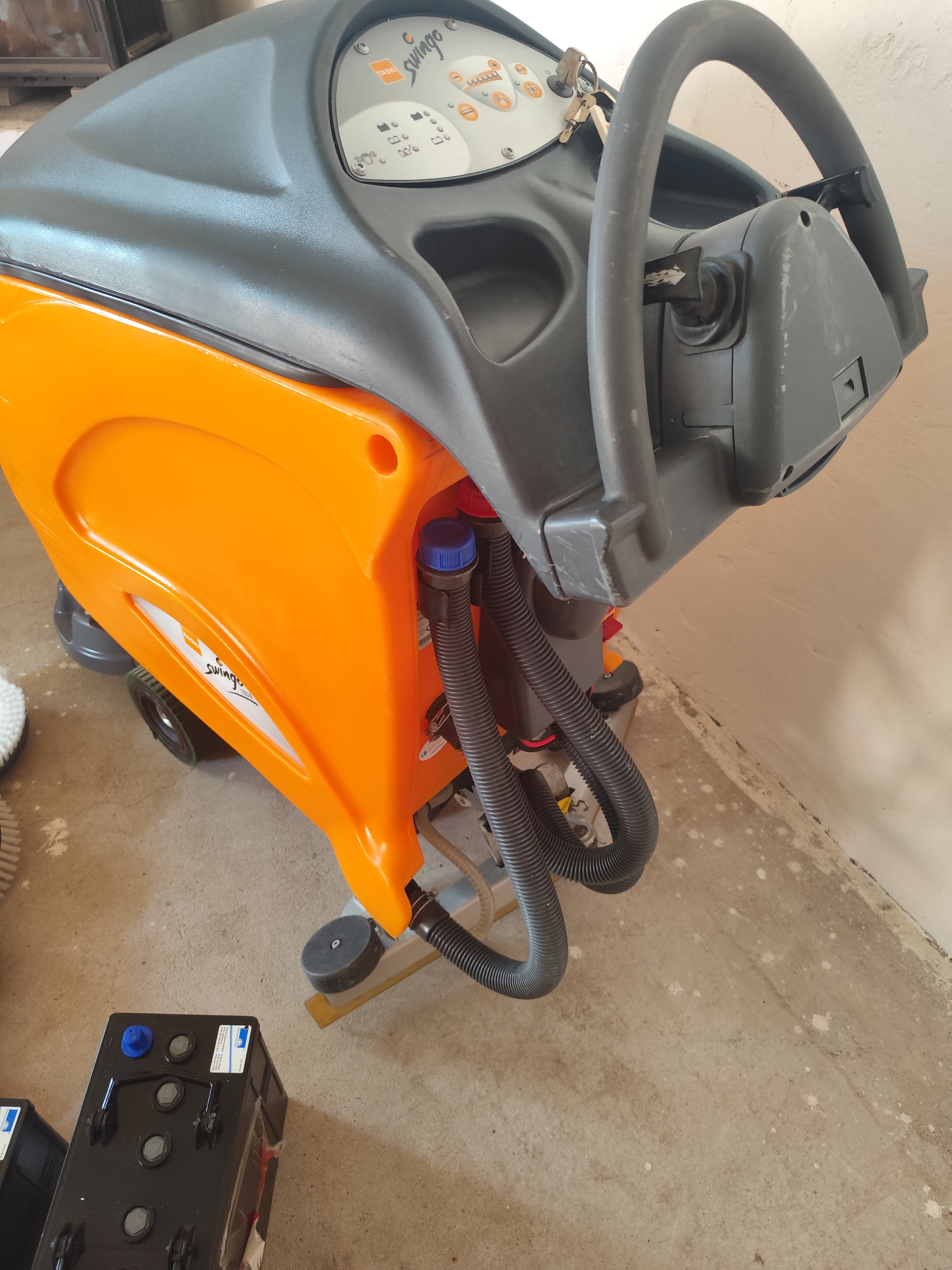 TASKI Swingo 1255 ipari súrológép kezelőoldala